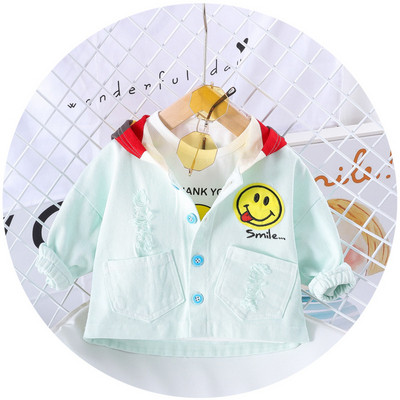 Модерно детско яке за момчета с раирана качулка и разкъсани мотиви