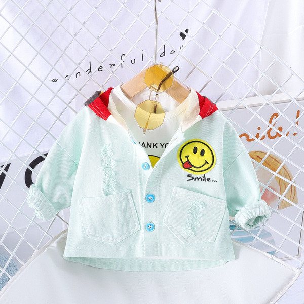 Модерно детско яке за момчета с раирана качулка и разкъсани мотиви