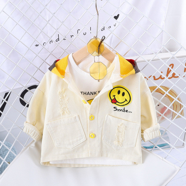 Модерно детско яке за момчета с раирана качулка и разкъсани мотиви