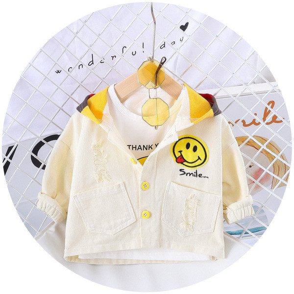 Модерно детско яке за момчета с раирана качулка и разкъсани мотиви