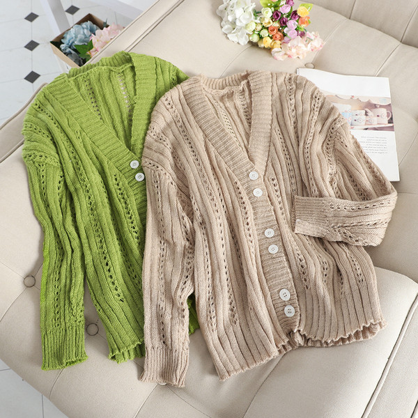 Ежедневна дамска жилетка с V-образно деколте и копчета в пет цвята