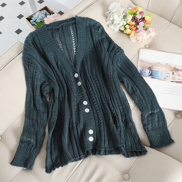 Ежедневна дамска жилетка с V-образно деколте и копчета в пет цвята