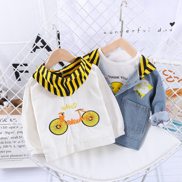 Нов модел детско яке за момчета с качулка и бродерия в бял и син цвят