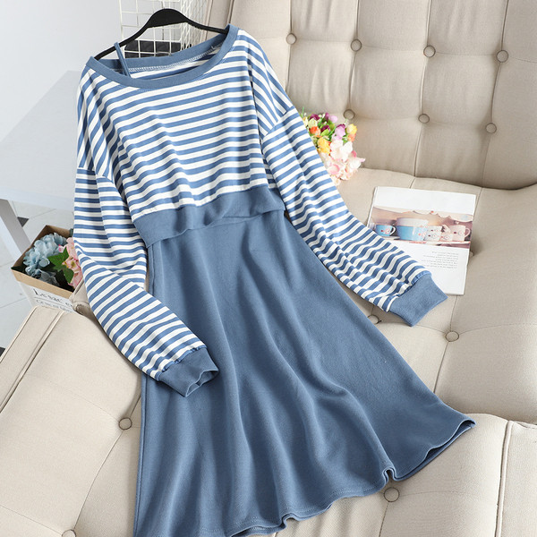 Есенен дамски комплект включващ пуловер и рокля в черен и син цвят