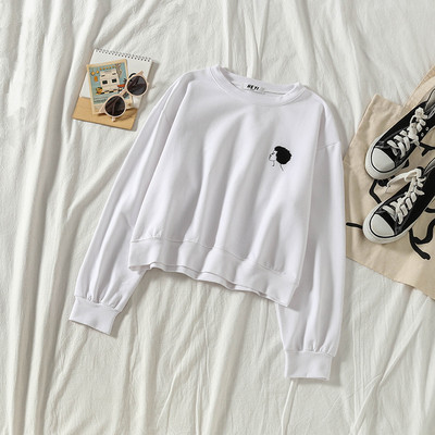 Дамска блуза с бродерия и обло деколте в три цвята