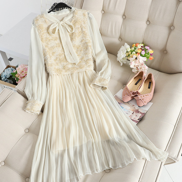 Стилна дамска рокля разкроен модел с панделка и дълъг ръкав в два цвята