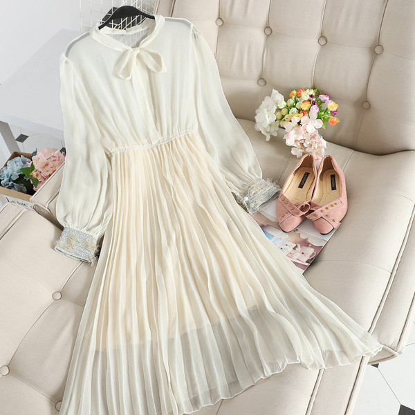 Стилна дамска рокля разкроен модел с панделка и дълъг ръкав в два цвята