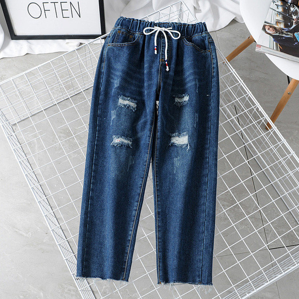 Ежедневни дамски дънки с разкъсани мотиви и връзки в син цвят 