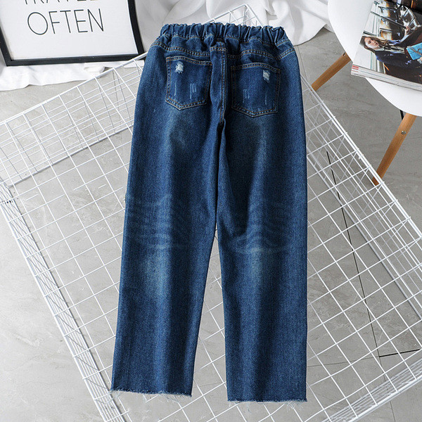 Ежедневни дамски дънки с разкъсани мотиви и връзки в син цвят 