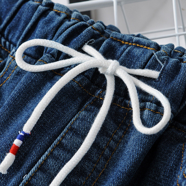 Ежедневни дамски дънки с разкъсани мотиви и връзки в син цвят 