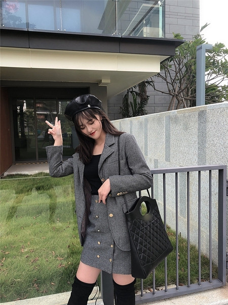 Къса дамска пола с копчета и висока талия в сив цвят