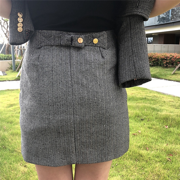 Къса дамска пола с копчета и висока талия в сив цвят