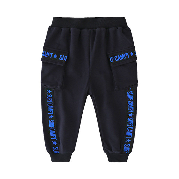 Модерен детски панталон с апликация и джобове в черен цвят