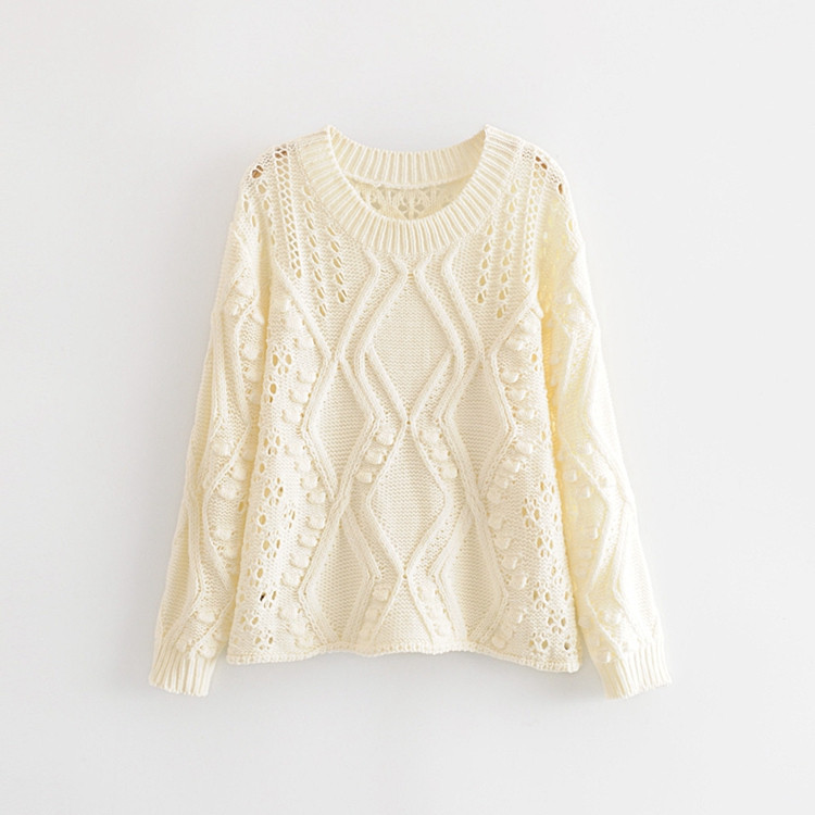 Модерен дамски пуловер с овално деколте и дълъг ръкав в бежов цвят