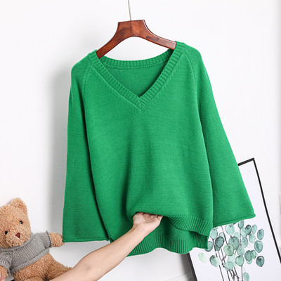 Дамски пуловер с V-образно деколте -асиметричен модел