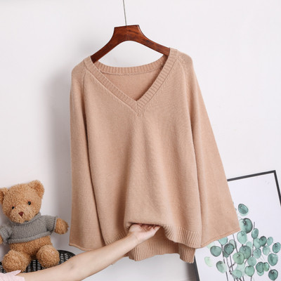 Дамски пуловер с V-образно деколте -асиметричен модел