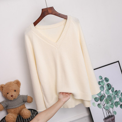 Дамски пуловер с V-образно деколте -асиметричен модел