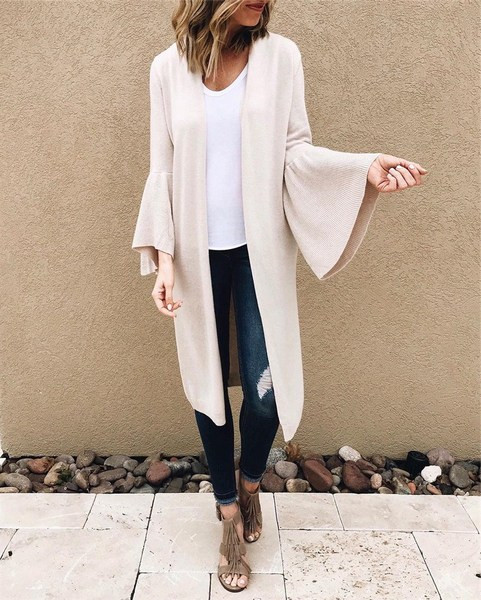 Модерна дамска жилетка с лотос ръкав в бежов цвят