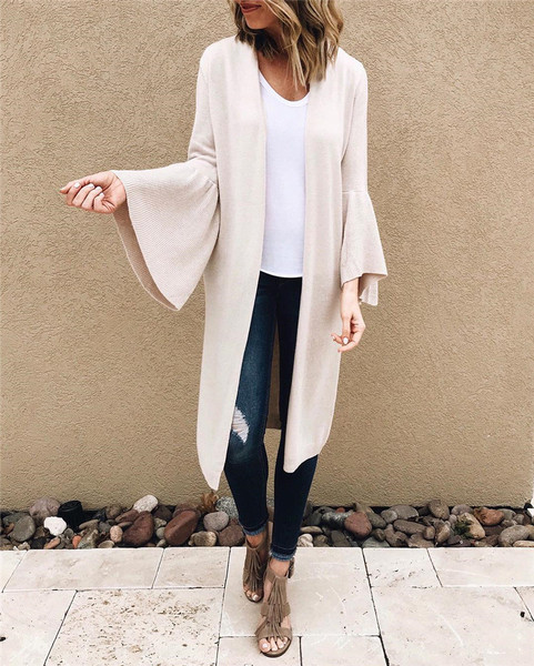 Модерна дамска жилетка с лотос ръкав в бежов цвят