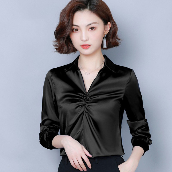 Модерна дамска риза в черен и син цвят с V-образно деколте