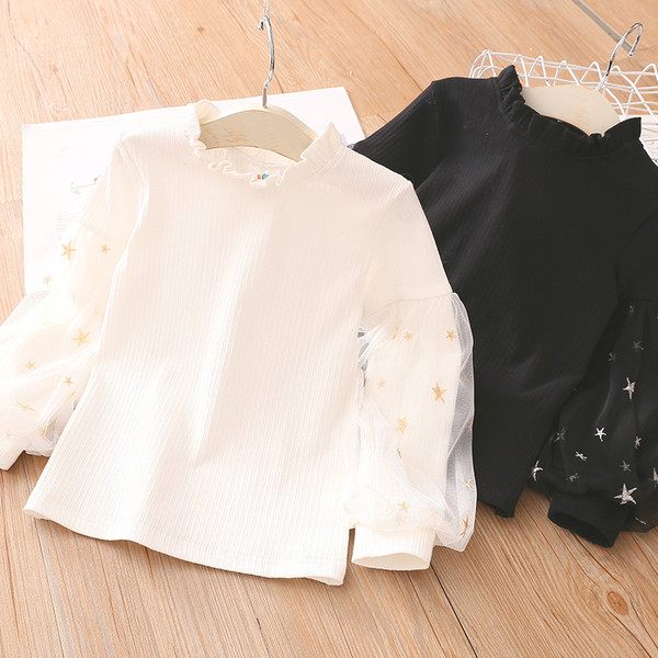 Модерна детска блуза с висока яка в черен и бял цвят