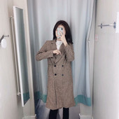 Дълго дамско карирано палто с копчета