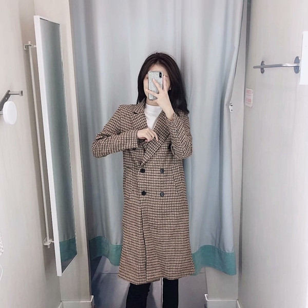 Дълго дамско карирано палто с копчета