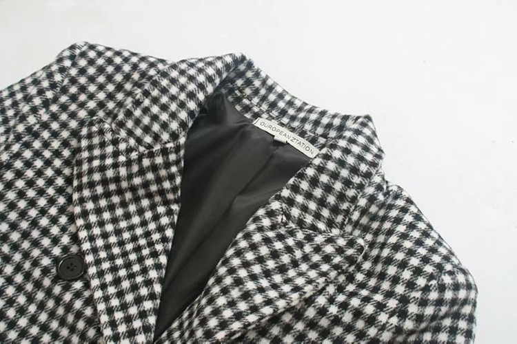 Дълго дамско карирано палто с копчета и дълъг ръкав