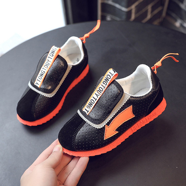 Ежедневни детски маратонки за момчета-в бял и черен цвят 