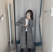 Елегантно дълго карирано палто с копче и дълъг ръкав