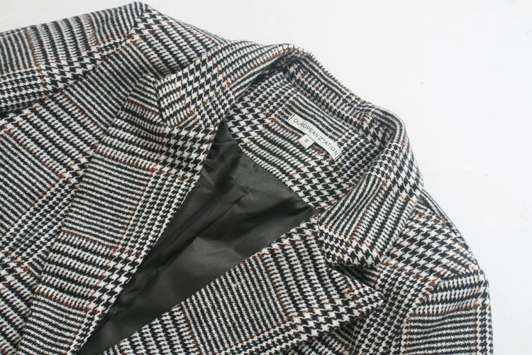 Елегантно дълго карирано палто с копче и дълъг ръкав