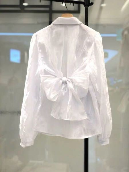 Актуална дамска риза с панделка на гърба в бял и черен цвят 