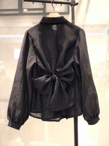 Актуална дамска риза с панделка на гърба в бял и черен цвят 