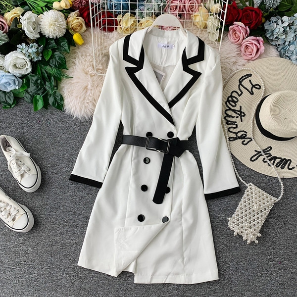 Стилно дамско сако дълъг модел в бял и черен цвят