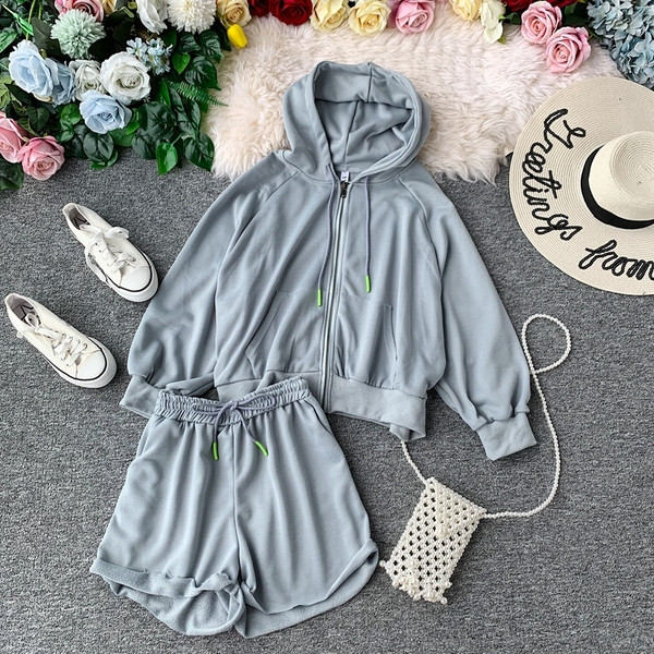 Спортно-ежедневен дамски комплект от две части в син, сив и бял цвят