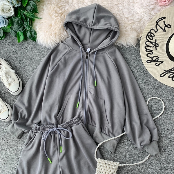 Спортно-ежедневен дамски комплект от две части в син, сив и бял цвят