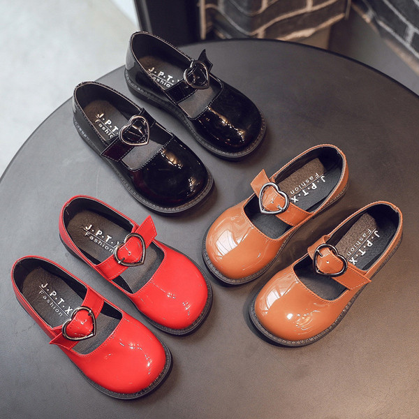 Модерни детски обувки в три цвята с катарама