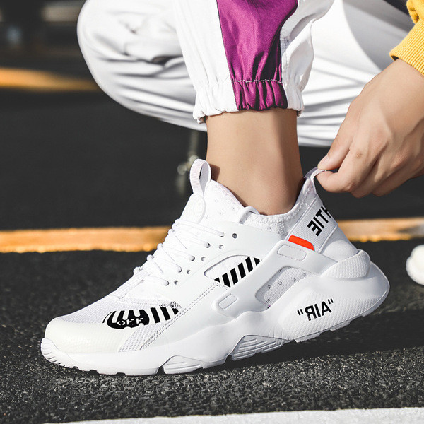 Модерни мъжки маратонки с дебела подметка в бял и черен цвят 