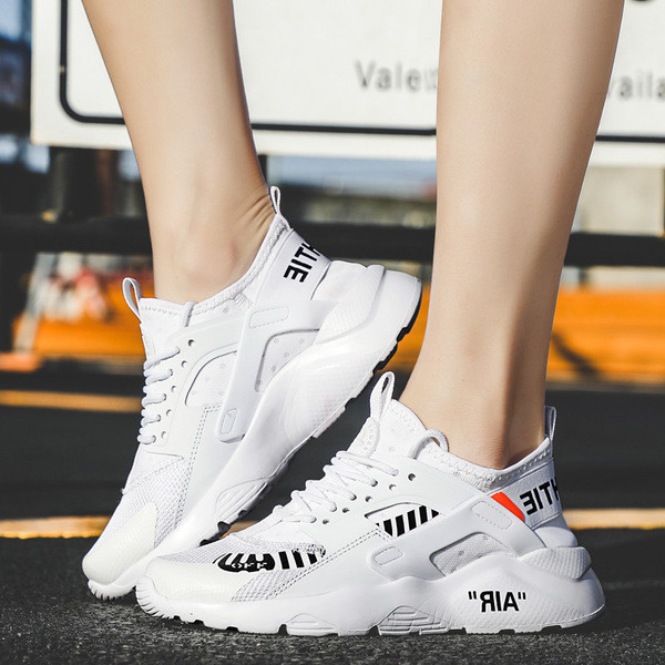 Модерни мъжки маратонки с дебела подметка в бял и черен цвят 