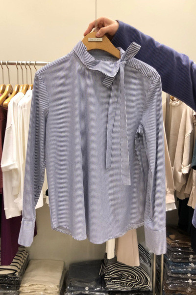 Стилна дамска риза -широк модел в бял и син цвят 