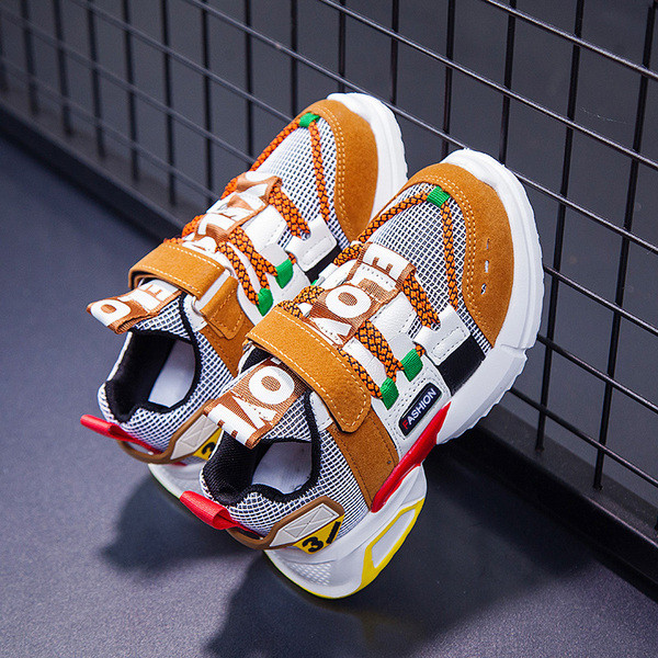 Детски маратонки за момчета в два цвята с надписи