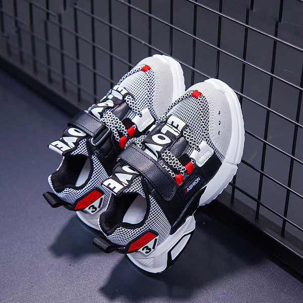 Детски маратонки за момчета в два цвята с надписи