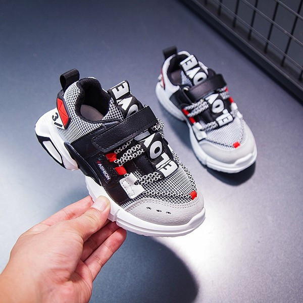 Детски маратонки за момчета в два цвята с надписи