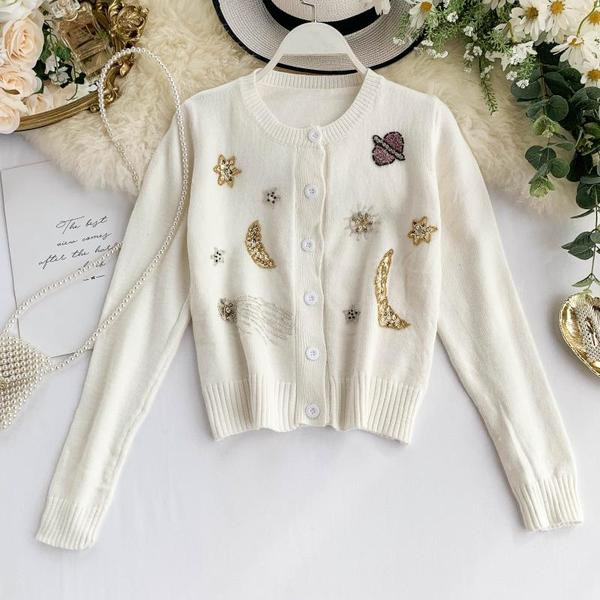 Модерна дамска жилетка в бял и черен цвят с бродерия и копчета 