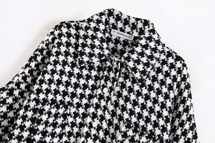 Дамско тънко карирано палто с джобове