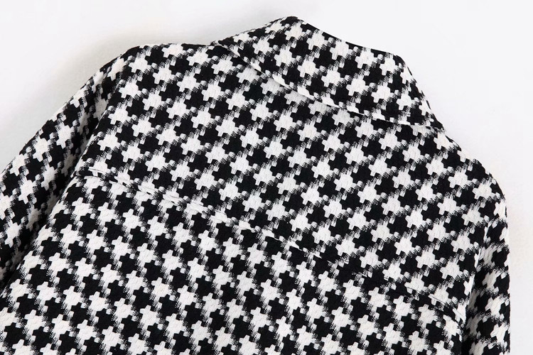 Дамско тънко карирано палто с джобове