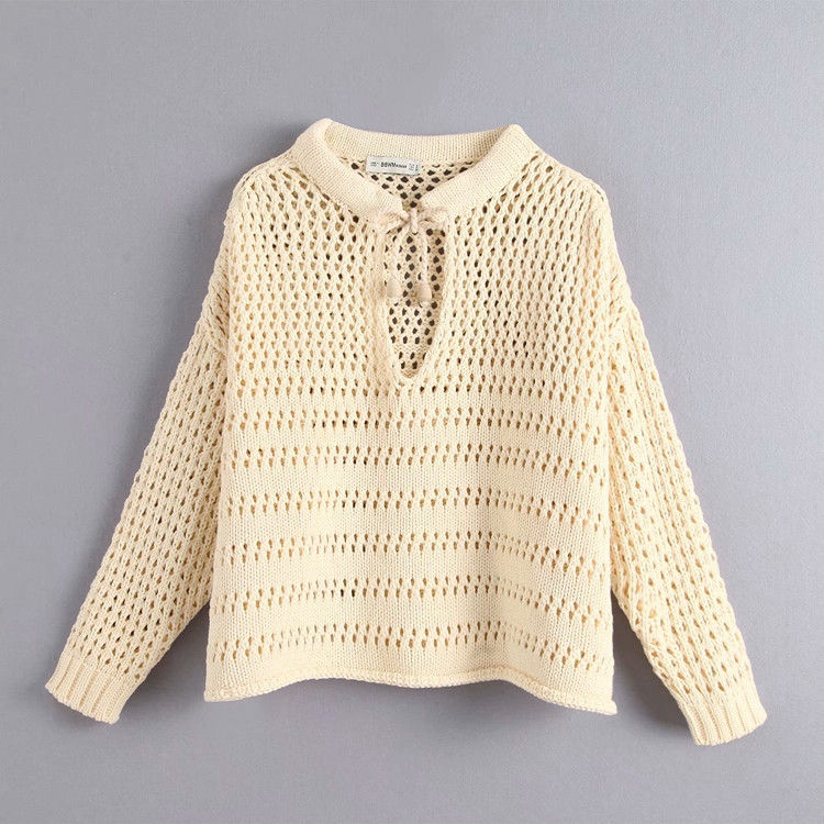 Дамски пуловер с V - образно деколте и връзки в бежов цвят