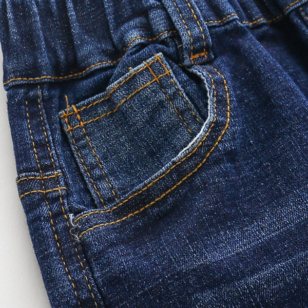 Нов модел детски дънки за момчета с бродерия в син и черен цвят