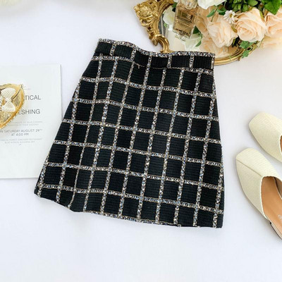 Модерна дамска пола в бял и черен цвят с висока талия и цип