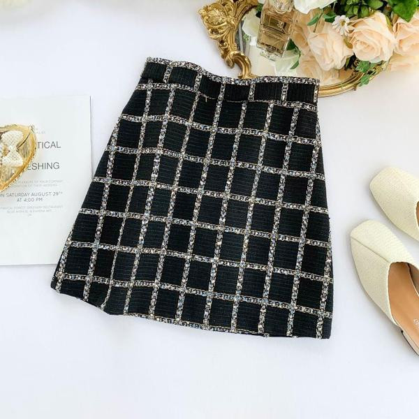 Модерна дамска пола в бял и черен цвят с висока талия и цип